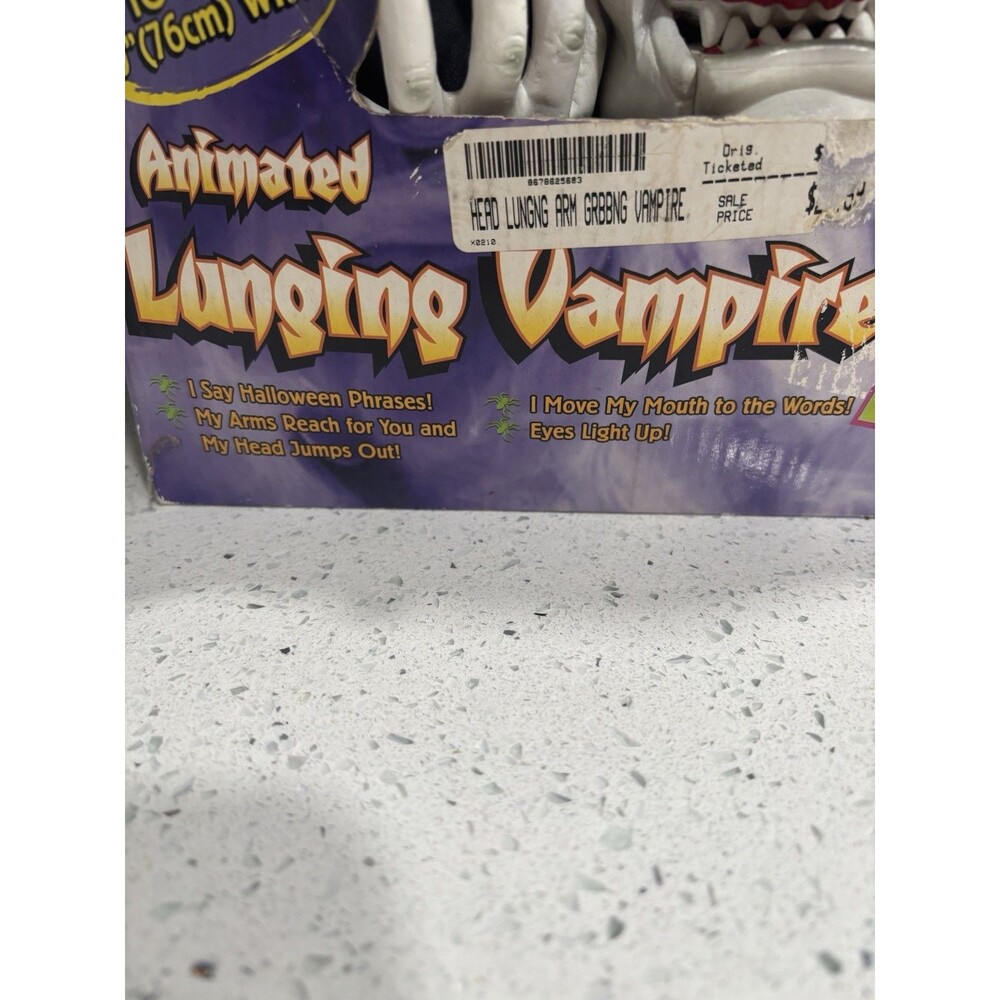 Vtg Gemmy Lunging Vampire In Action Door  Animated Figure in Box 2002 See Detail - Picture 12 of 16